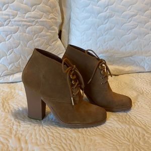 Michale Kors block heeled bootie size 8
